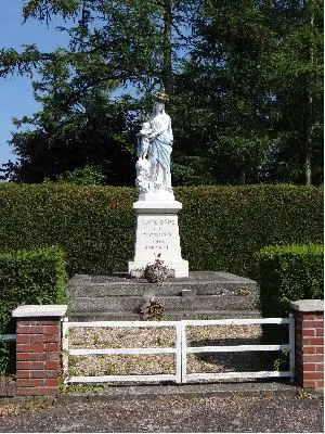 Statue de la Vierge à Beuzeville