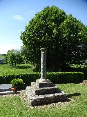 Calvaire du cimetière de Renneville