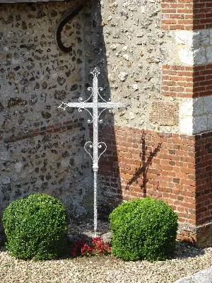 Croix de l'église de Mesnil-Verclives