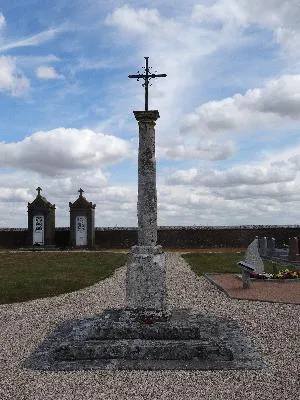 Croix du cimetière de Suzay