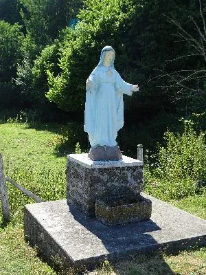 Statue de la Vierge à Bosc-Bénard-Commin