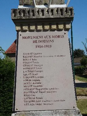 Monument aux morts de Douains