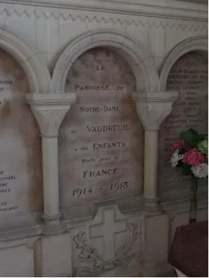 Monument aux morts de l'église Notre-Dame du Vaudreuil
