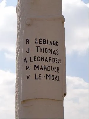 Monument aux morts de Saint-Denis-du-Béhélan