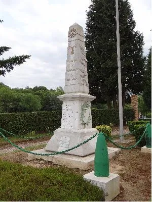 Monument aux morts de Saint-Amand-des-Hautes-Terres