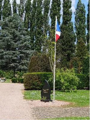 Monument aux morts de Charleval ( mort 3 )
