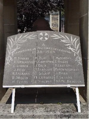 Monument aux morts de Serquigny