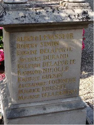 Monument aux morts de Fourges