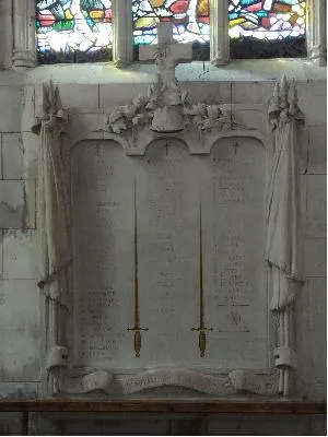 Plaque aux morts de l'église de Brionne