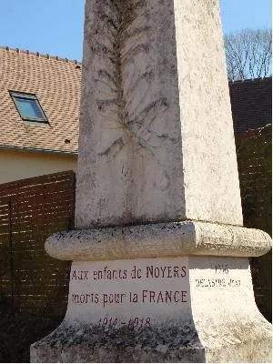 Monument aux morts de Noyers