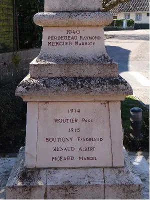 Monument aux morts de Noyers