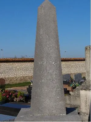 Monument aux morts du cimetière de Muids