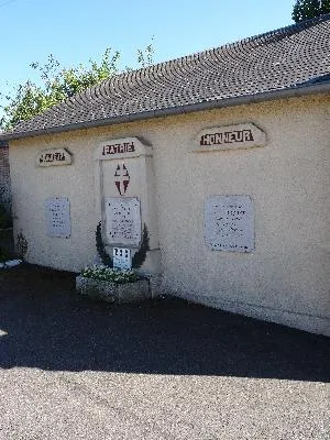 Plaques aux Morts de la mairie d'Amfreville-sous-les-Monts