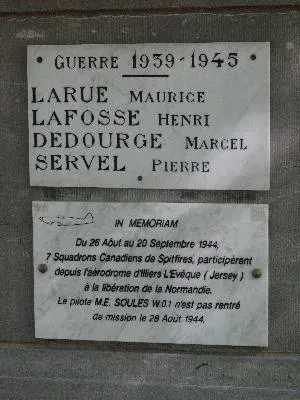 Plaque M. E. Soules sur le Monument aux Morts d'Illiers-l'Évêque