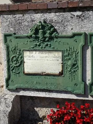 Plaques aux Morts du cimetière d'Illiers-l'Évêque