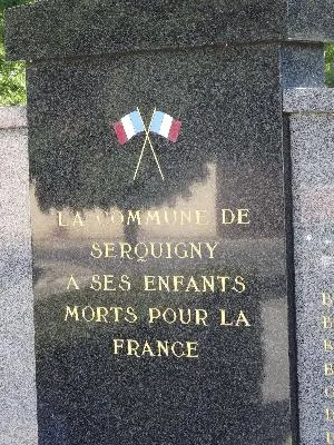 Monument aux Morts de la mairie de Serquigny