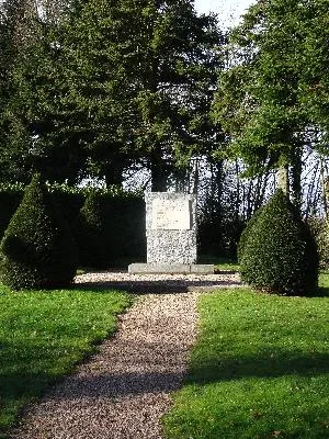Monument aux morts d'Angerville-la-Campagne
