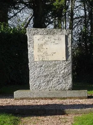 Monument aux morts d'Angerville-la-Campagne