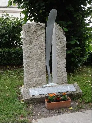 Monument commémoratif des victimes bombardier Lancaster de Giverny