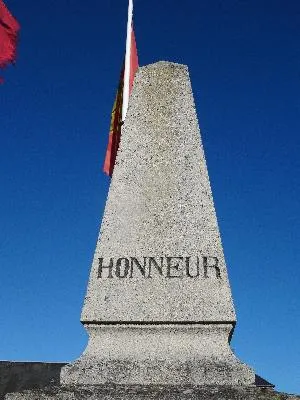 Monument aux morts des Baux-Sainte-Croix
