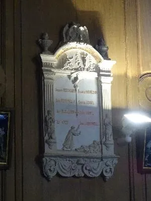 Plaque aux morts de l'église Saint-Barthélemy de Graveron