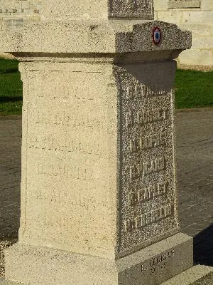Monument aux morts de Pinterville