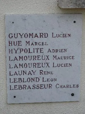 Monument aux morts d'Arnières-sur-Iton