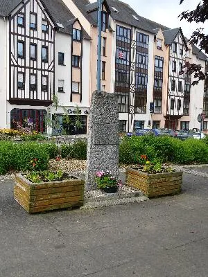 Monument Paul Derou à Bernay