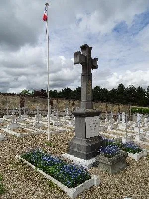 Monument aux Morts du cimetière Sainte-Croix à Bernay