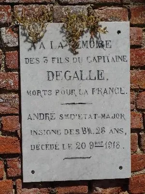 Plaque aux 3 fils du Capitaine Degalle d'Acquigny
