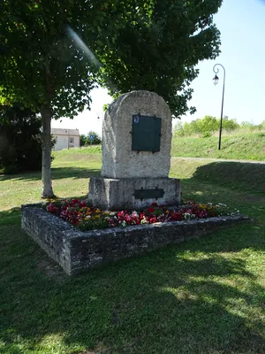 Monument Aux Morts pour la Liberté à Fourges