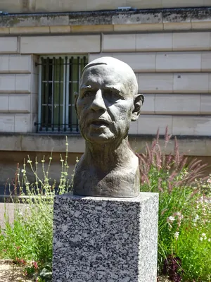 Monument Charles de Gaulle à Évreux