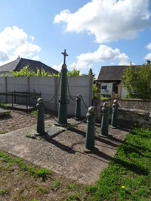 Monument aux morts ? de Saint-Ouen-de-Thouberville