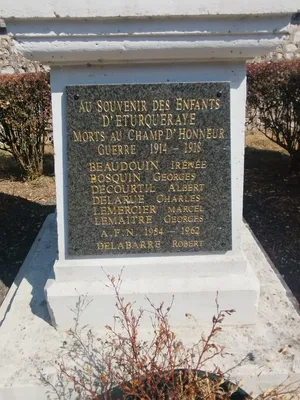 Monument aux Morts d'Eturqueraye