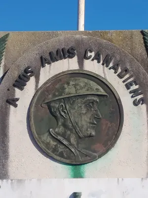 Monument aux Soldats canadiens à Saint-Ouen-du-Tilleul