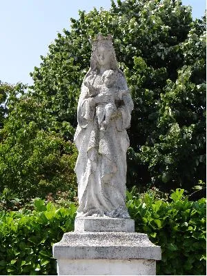 Statue de la Vierge à Saint-Grégoire-du-Vièvre
