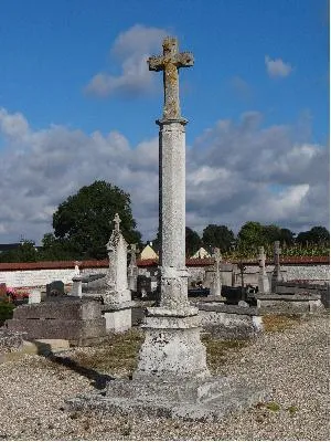 Croix de cimetière de Surtauville