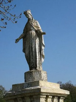 Statue de la Vierge de Buis-sur-Damville