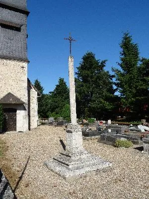Croix du cimetière d'Houville-en-Vexin