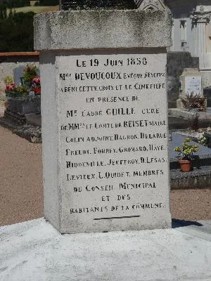 Croix du cimetière de Marcilly-sur-Eure