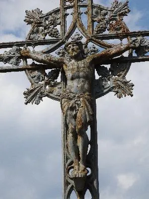 Croix du cimetière de Lilly