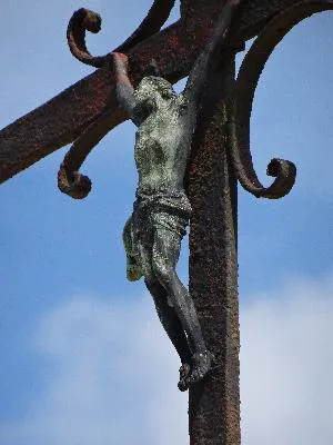 Croix du cimetière de Suzay
