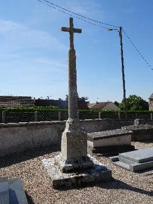 Croix du cimetière de Fresney