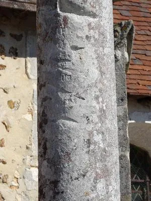Croix du cimetière de La Houssaye
