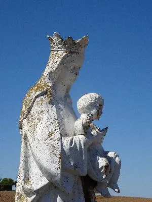 Statue de la Vierge de Tillières-sur-Avre