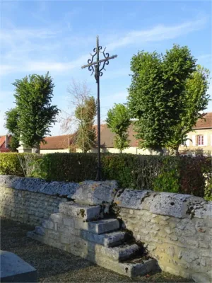 Croix du cimetière de Guitry