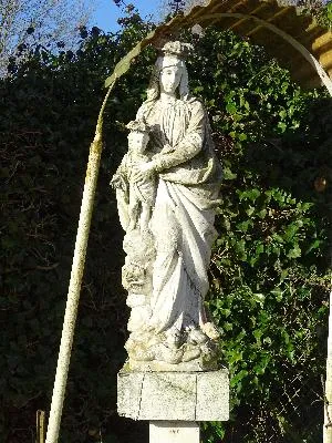 Statue de la Vierge à Bosgouet