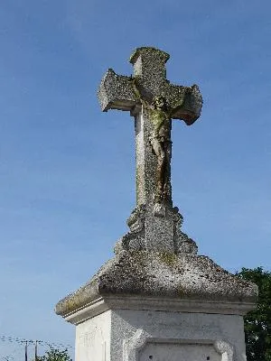 Croix du cimetière de Pinterville