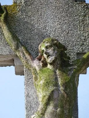 Croix du cimetière de Pinterville