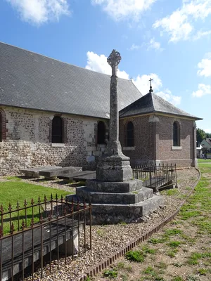Croix du cimetière de Saint-Ouen-de-Thouberville